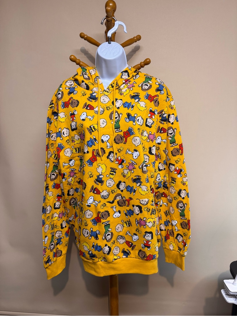 Men’s Gold Snoopy Peanuts Gang Graphic Hoodie - Cartoon Character Print